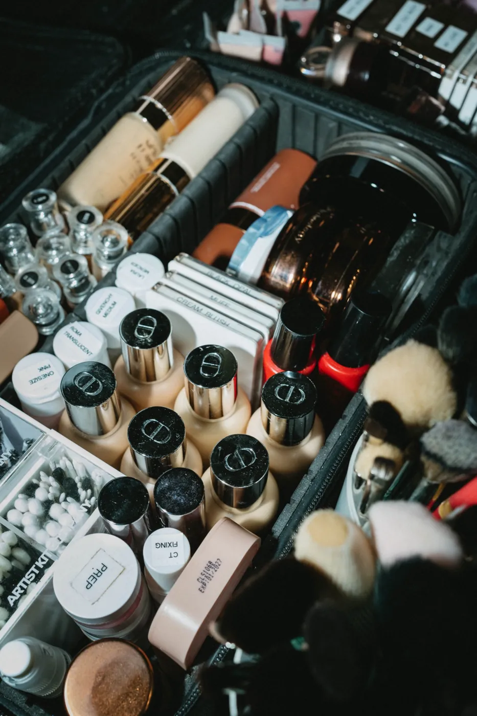 An open makeup kit